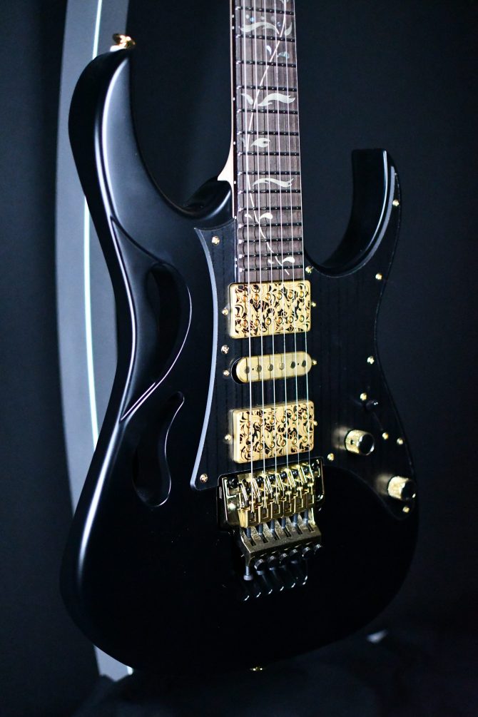 Ibanez PIA3761-XB Steve Vai Signature Onyx Black