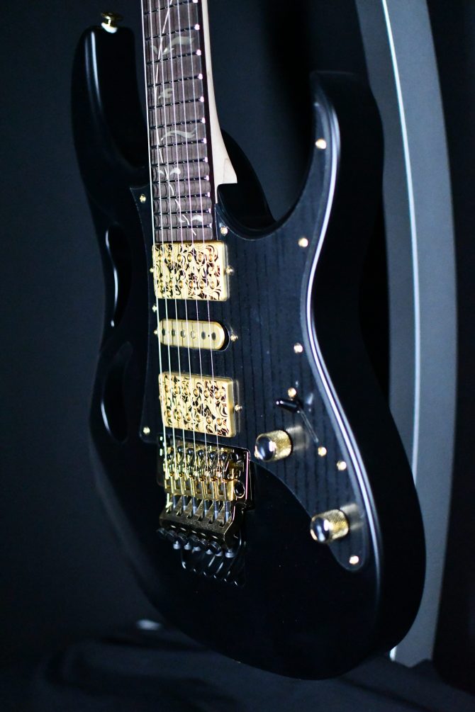 Ibanez PIA3761-XB Steve Vai Signature Onyx Black