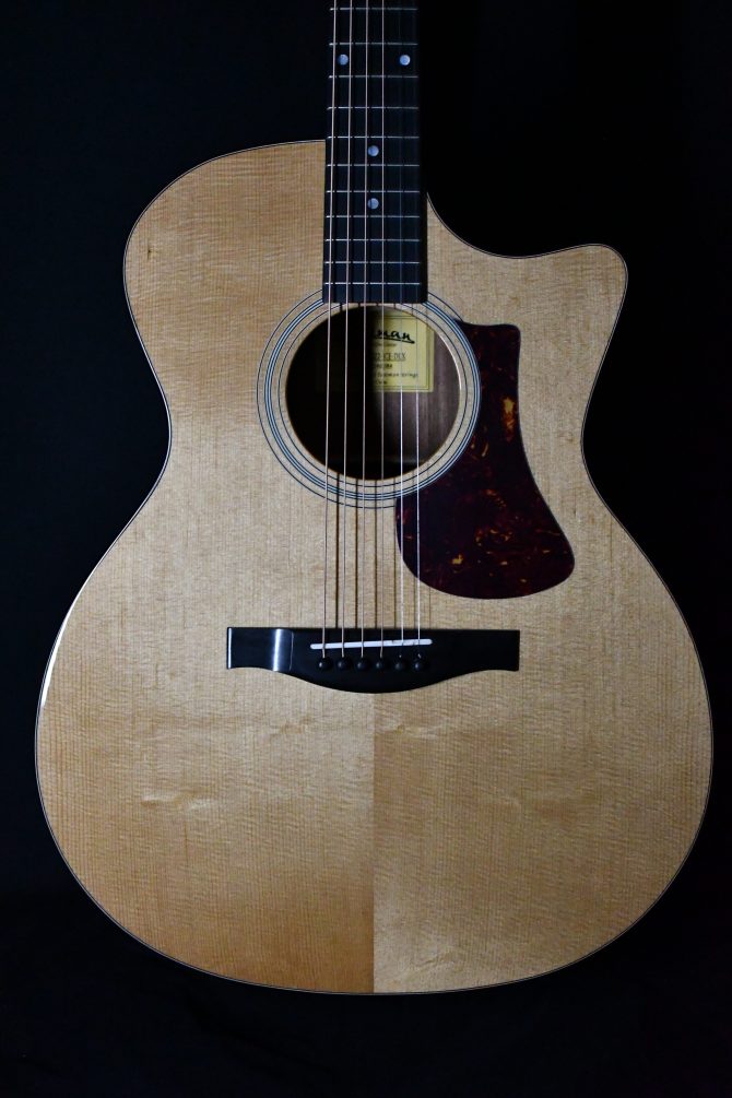 Eastman AC122-1CE-DLX Deluxe Grand Auditorium #384