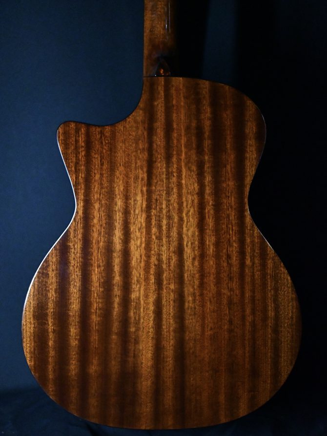 Eastman AC122-1CE-DLX Deluxe Grand Auditorium #384