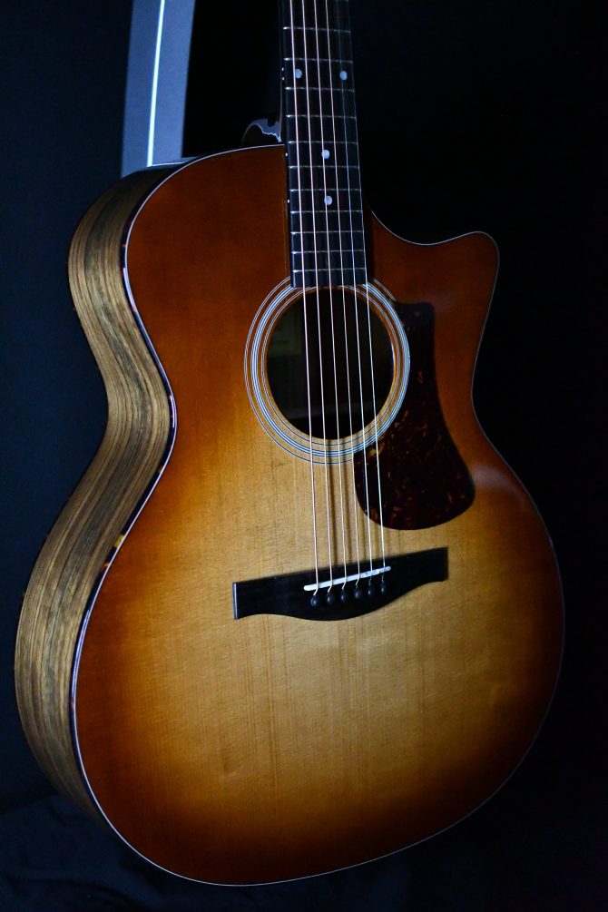 Eastman AC222CE-DLX-GB Goldburst Grand Auditorium #527