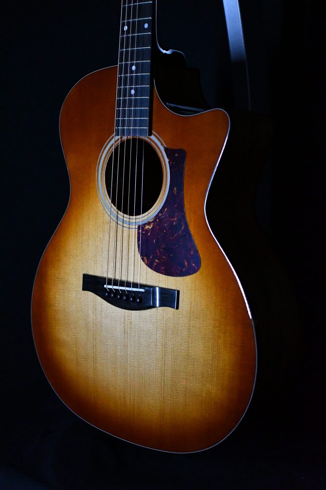 Eastman AC222CE-DLX-GB Goldburst Grand Auditorium #527