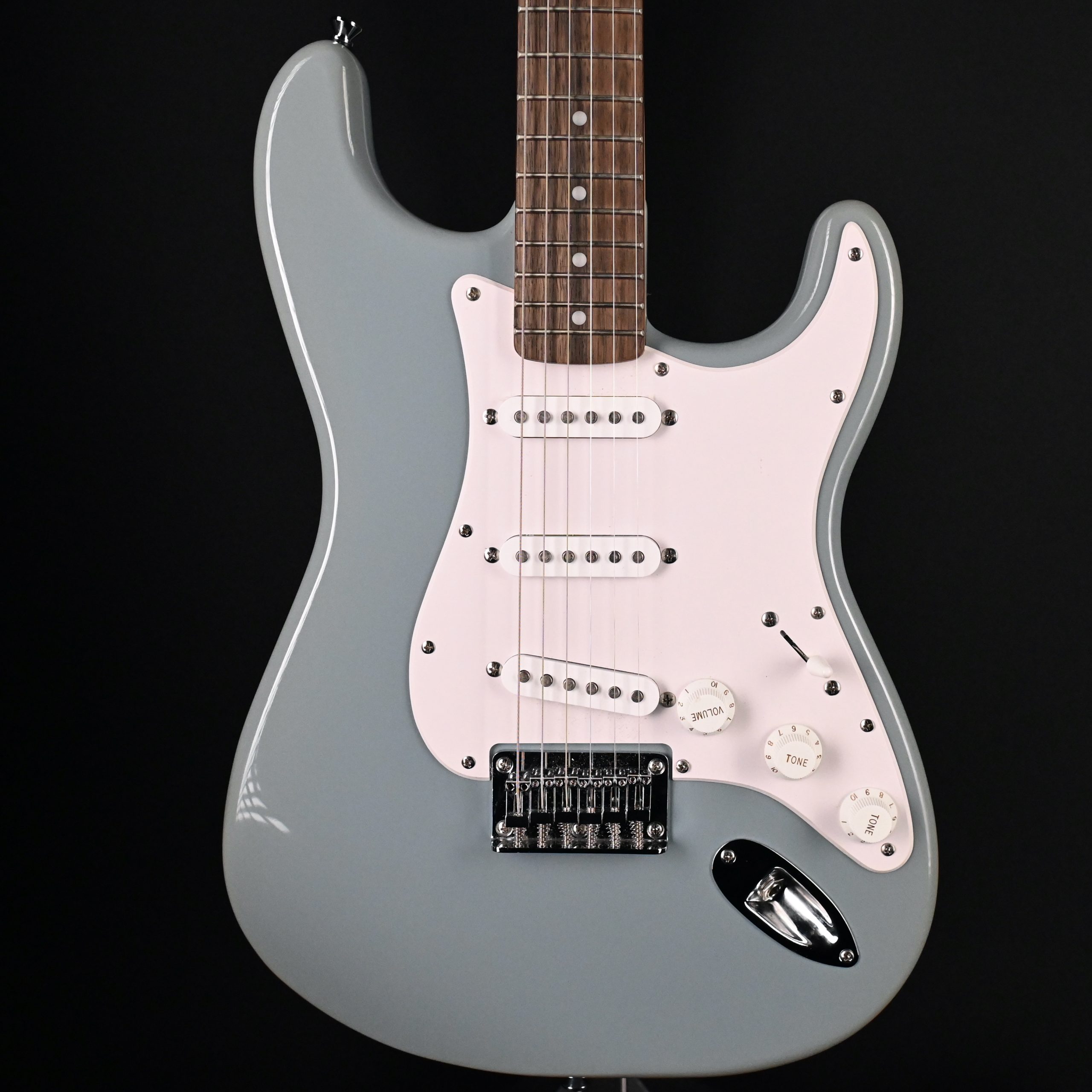 Squier Bullet Stratocaster HT Sonic Gray 2022 - Bay Tunes Guitars