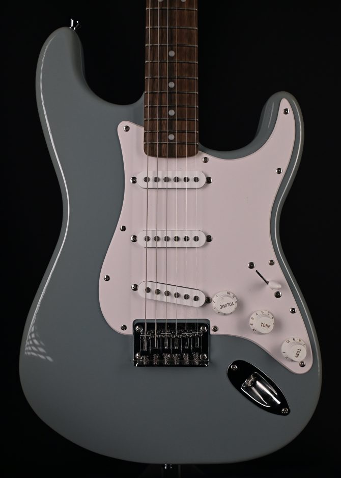Squier Bullet Stratocaster HT Sonic Gray 2022