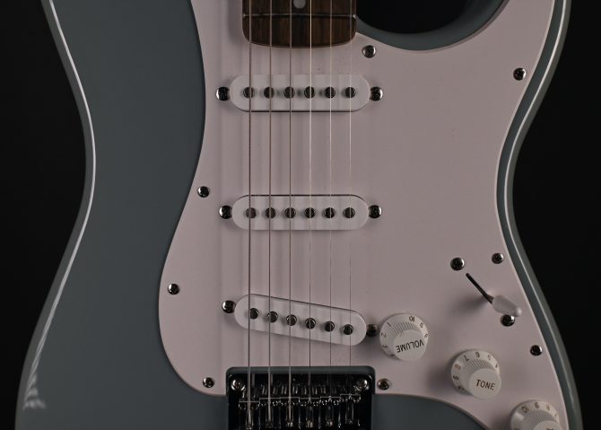 Squier Bullet Stratocaster HT Sonic Gray 2022