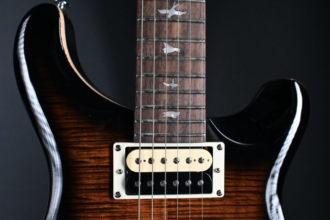 PRS SE Custom 22 Semi-Hollow Black Gold Burst 2023