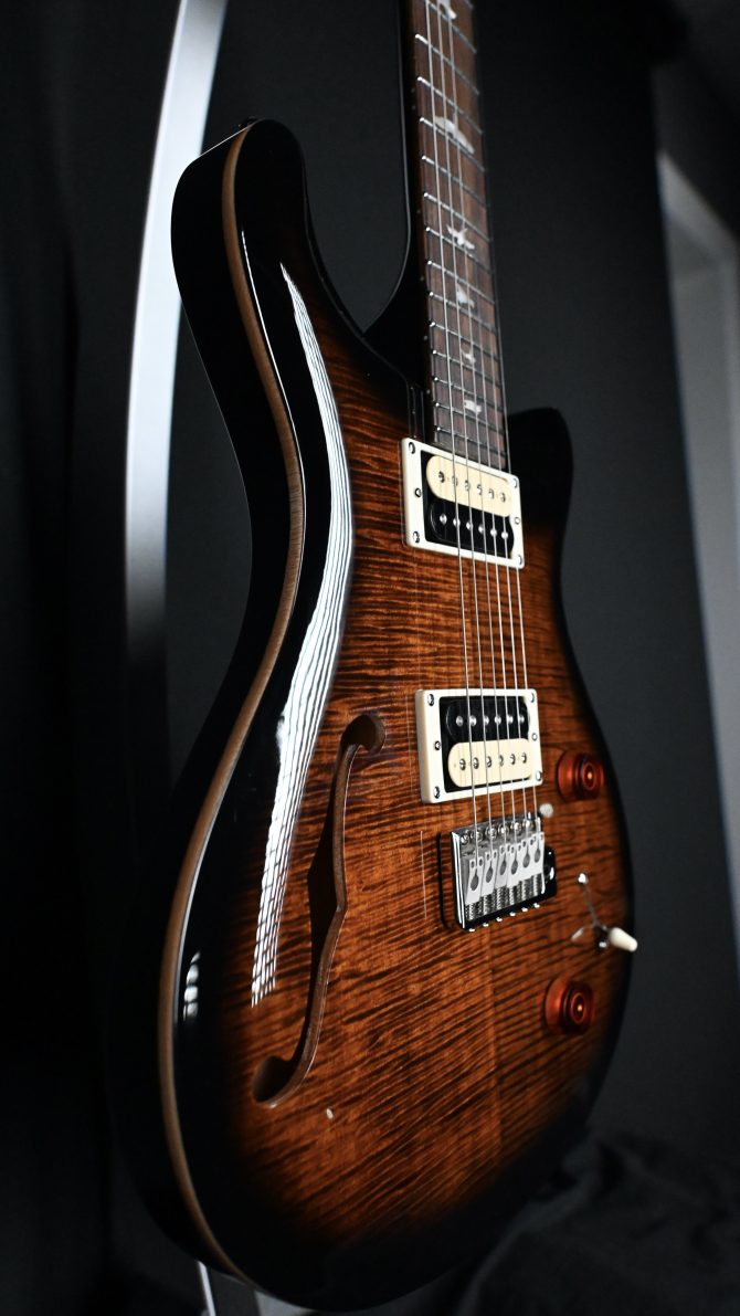PRS SE Custom 22 Semi-Hollow Black Gold Burst 2023