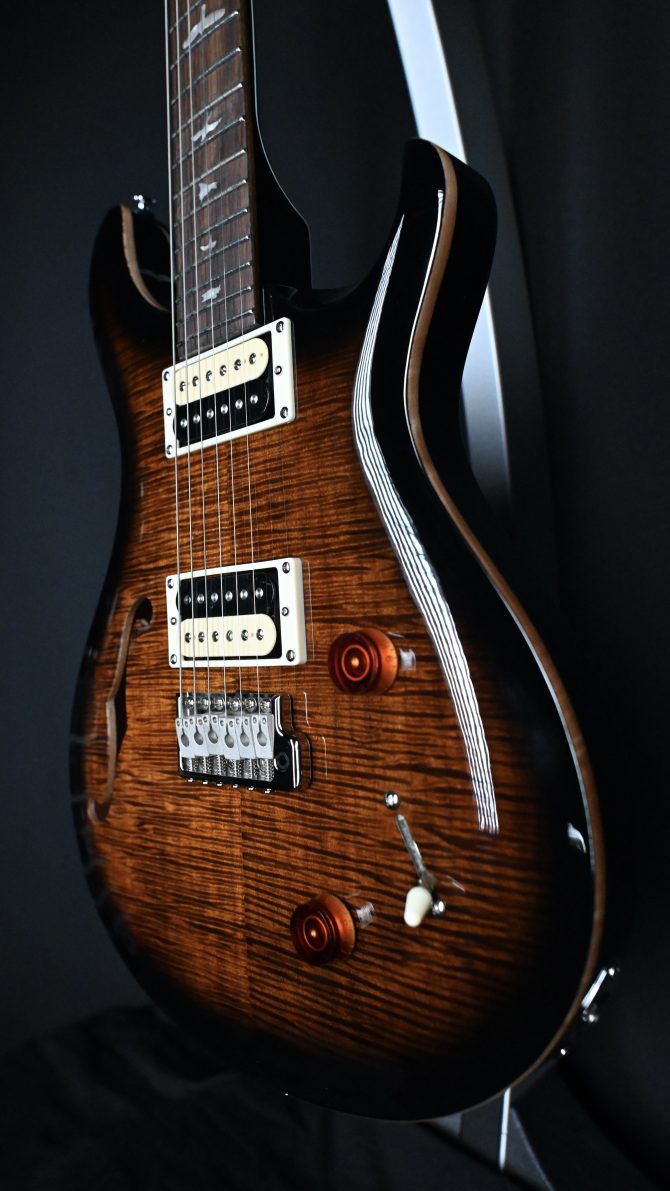 PRS SE Custom 22 Semi-Hollow Black Gold Burst 2023