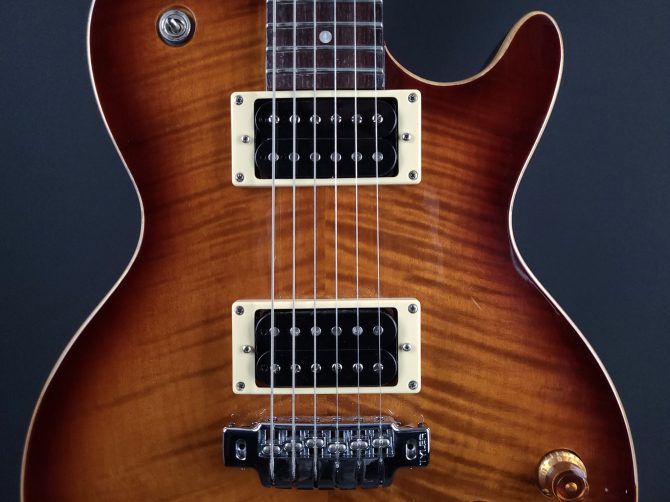 Line 6 JTV-59 James Tyler Variax Tobacco Sunburst 2012