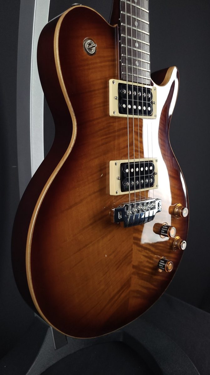 Line 6 JTV-59 James Tyler Variax Tobacco Sunburst 2012