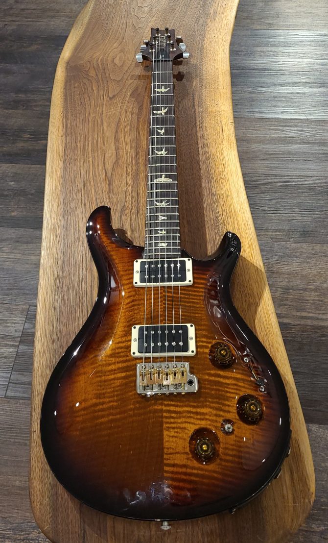 PRS Custom 22 Piezo P22 w/ Tremolo Bridge Black Gold Burst