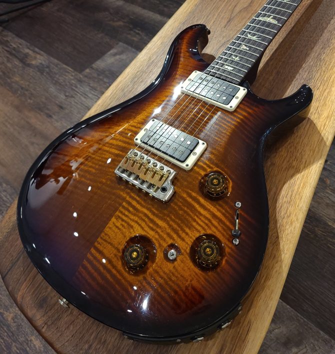 PRS Custom 22 Piezo P22 w/ Tremolo Bridge Black Gold Burst