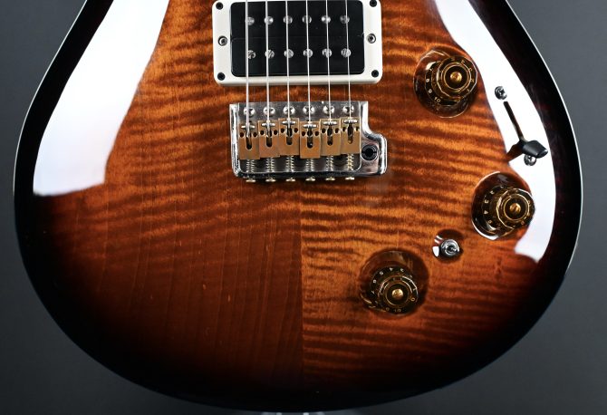 PRS Custom 22 Piezo P22 w/ Tremolo Bridge Black Gold Burst