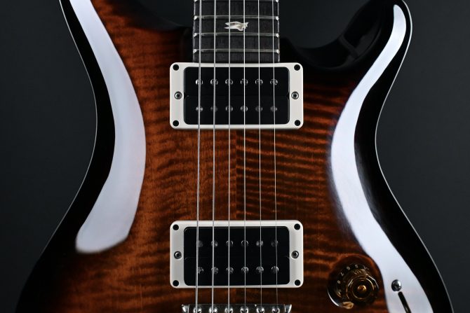 PRS Custom 22 Piezo P22 w/ Tremolo Bridge Black Gold Burst