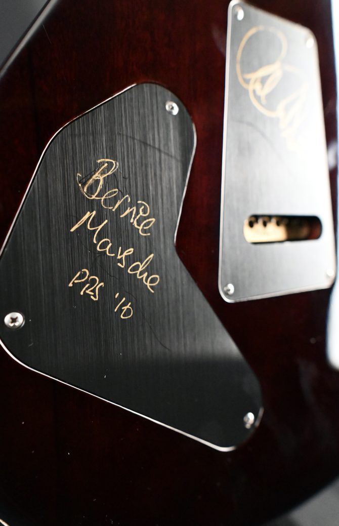 PRS Custom 22 Piezo P22 w/ Tremolo Bridge Black Gold Burst