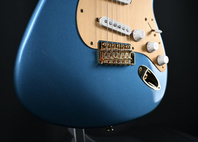 Squier 40th Anniversary Stratocaster Gold Edition Lake Placid Blue 2022
