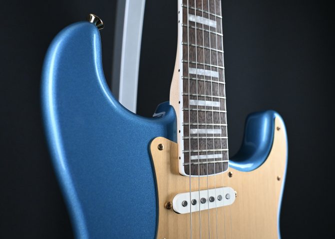 Squier 40th Anniversary Stratocaster Gold Edition Lake Placid Blue 2022
