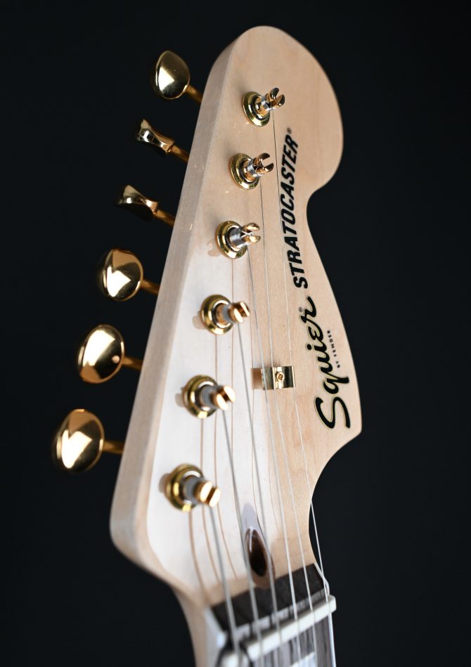 Squier 40th Anniversary Stratocaster Gold Edition Lake Placid Blue 2022