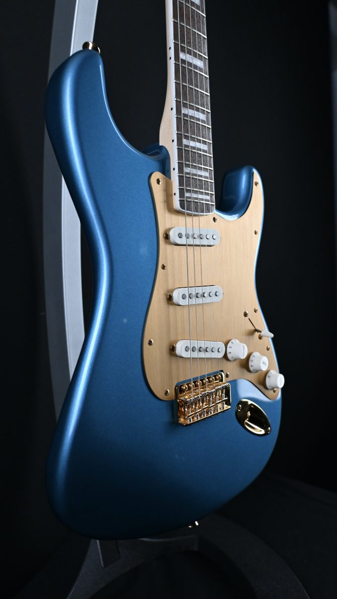 Squier 40th Anniversary Stratocaster Gold Edition Lake Placid Blue 2022