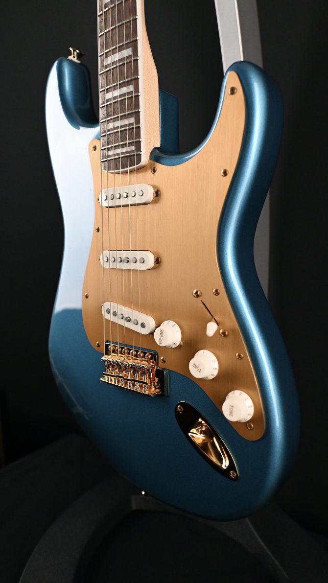Squier 40th Anniversary Stratocaster Gold Edition Lake Placid Blue 2022