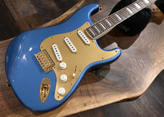 Squier 40th Anniversary Stratocaster Gold Edition Lake Placid Blue 2022