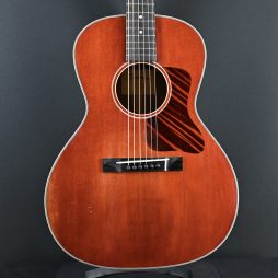 Eastman E10OOSS/v Antique Classic Slope Shoulder Acoustic #049