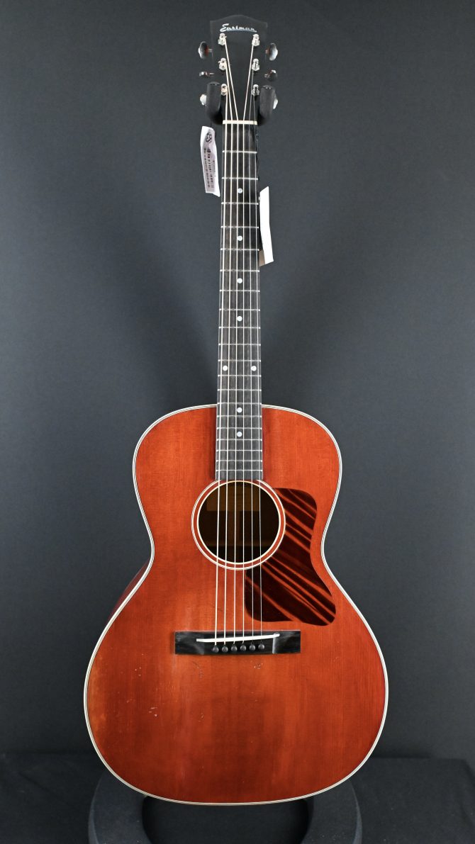 Eastman E10OOSS/v Antique Classic Slope Shoulder Acoustic #049