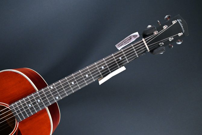 Eastman E10OOSS/v Antique Classic Slope Shoulder Acoustic #049