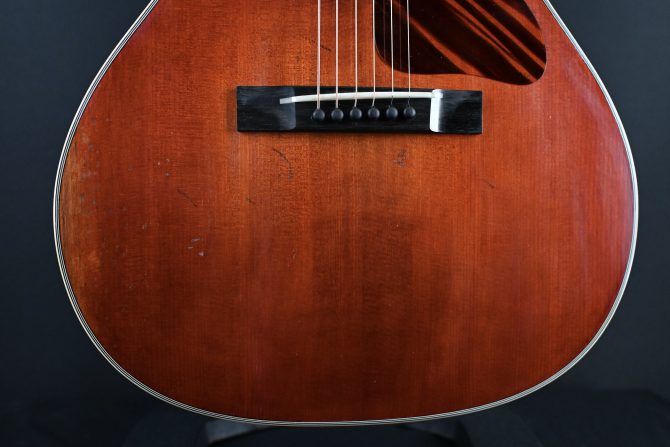 Eastman E10OOSS/v Antique Classic Slope Shoulder Acoustic #049