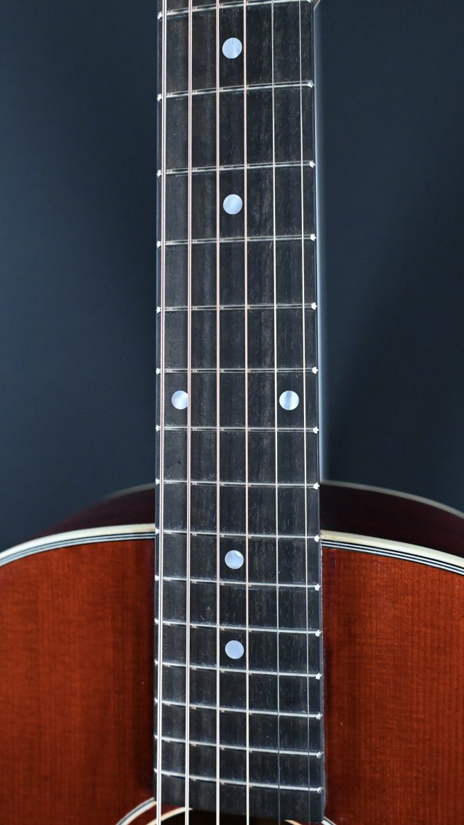 Eastman E10OOSS/v Antique Classic Slope Shoulder Acoustic #049