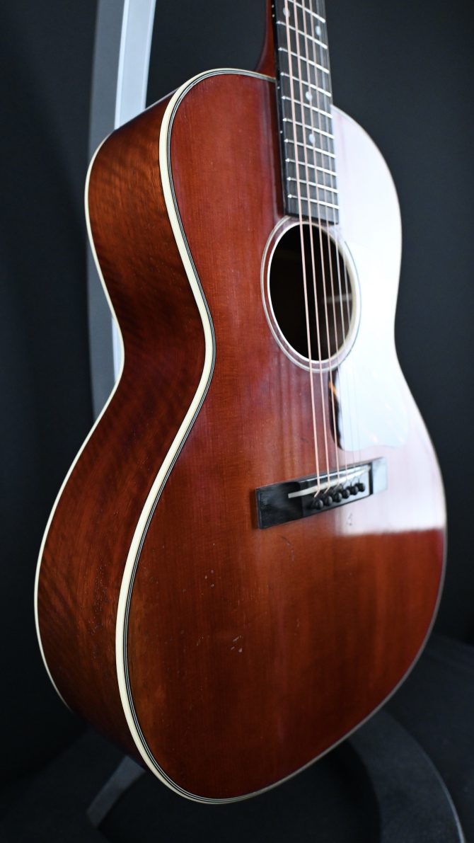 Eastman E10OOSS/v Antique Classic Slope Shoulder Acoustic #049