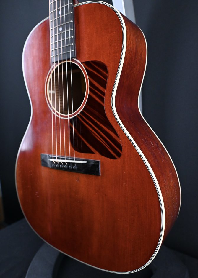 Eastman E10OOSS/v Antique Classic Slope Shoulder Acoustic #049