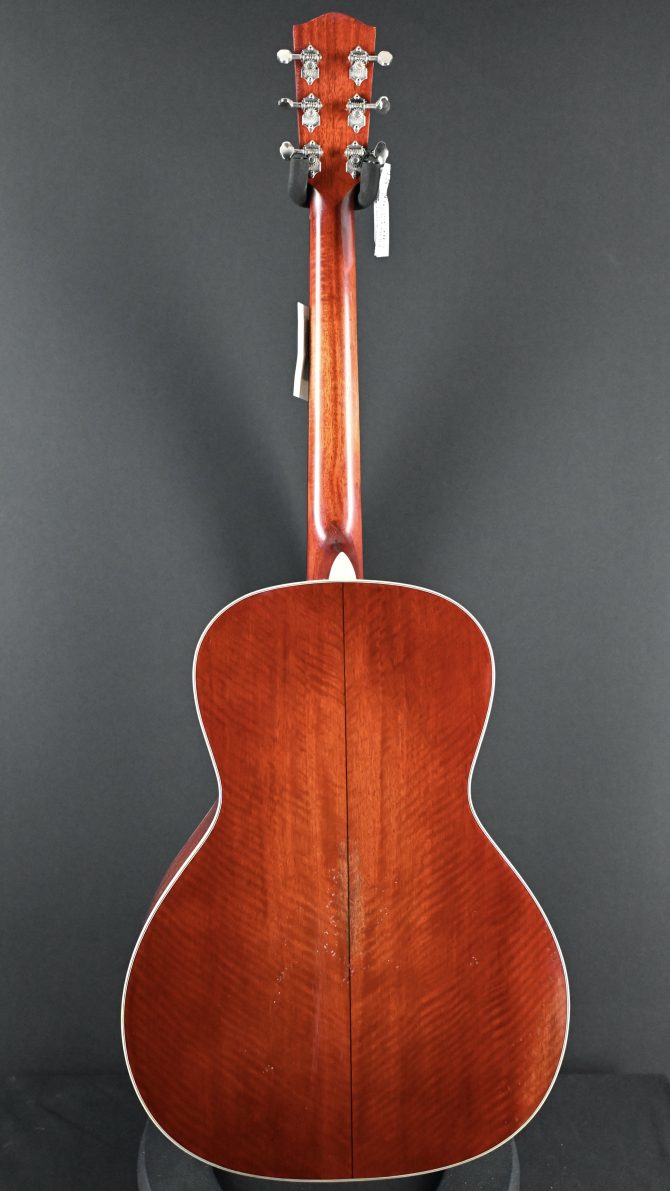 Eastman E10OOSS/v Antique Classic Slope Shoulder Acoustic #049