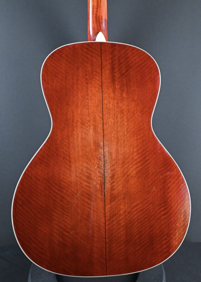 Eastman E10OOSS/v Antique Classic Slope Shoulder Acoustic #049