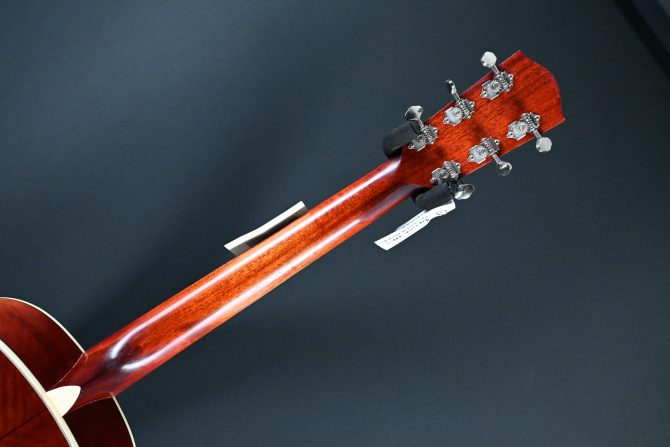 Eastman E10OOSS/v Antique Classic Slope Shoulder Acoustic #049
