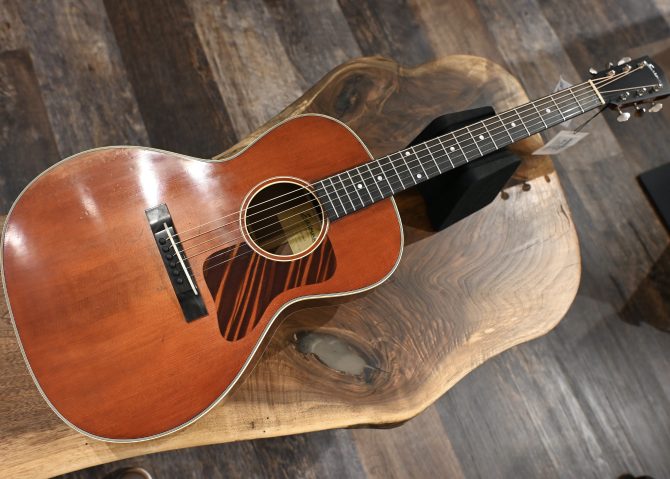 Eastman E10OOSS/v Antique Classic Slope Shoulder Acoustic #049