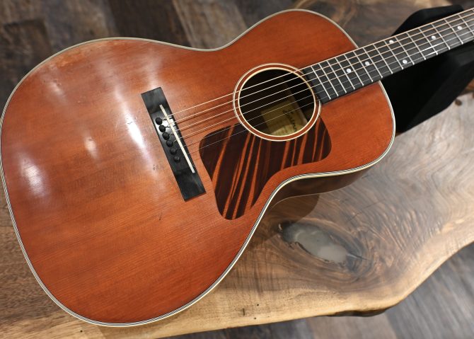 Eastman E10OOSS/v Antique Classic Slope Shoulder Acoustic #049