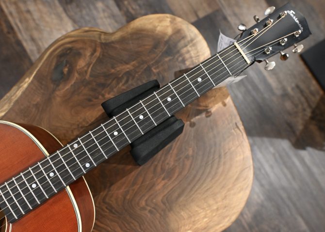 Eastman E10OOSS/v Antique Classic Slope Shoulder Acoustic #049