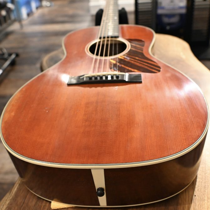 Eastman E10OOSS/v Antique Classic Slope Shoulder Acoustic #049