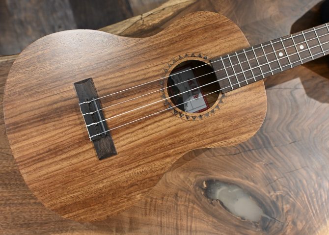KA-TEAK-B Teak Baritone Ukulele