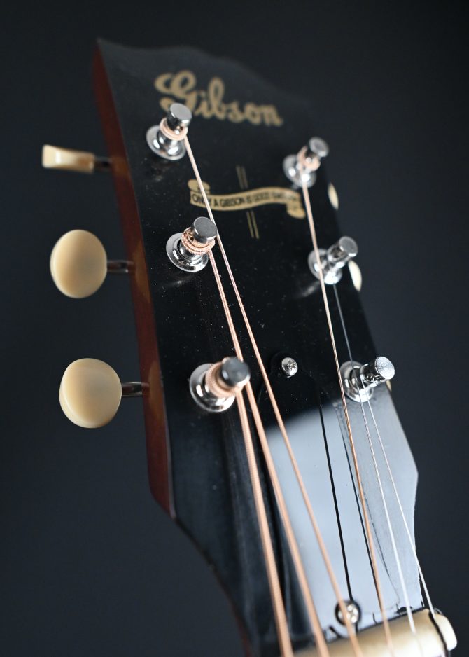 GIbson Custom Shop 1942 Banner J-45 VIntage Sunburst 2023