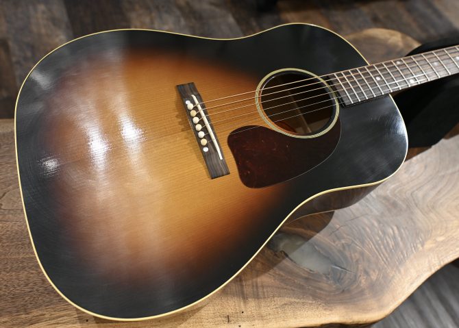 GIbson Custom Shop 1942 Banner J-45 VIntage Sunburst 2023
