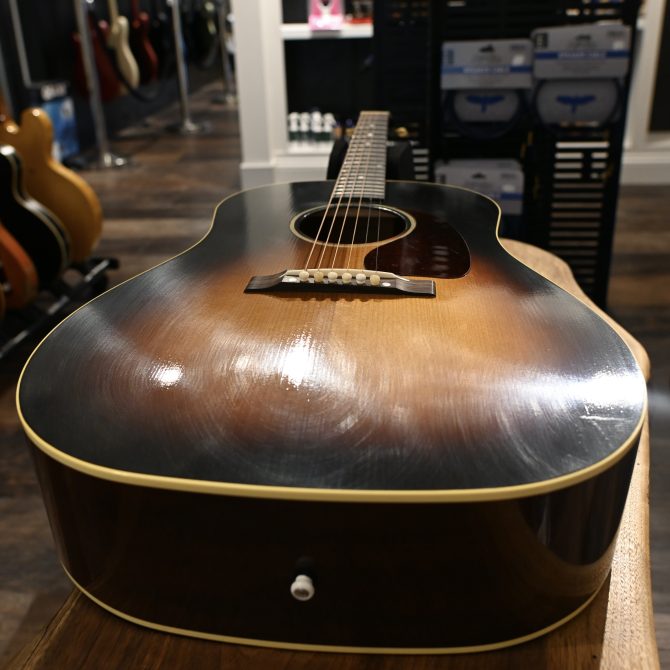 GIbson Custom Shop 1942 Banner J-45 VIntage Sunburst 2023