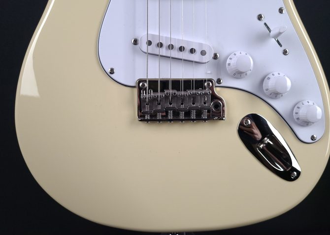 PRS SE Silver Sky Maple Moon White #900