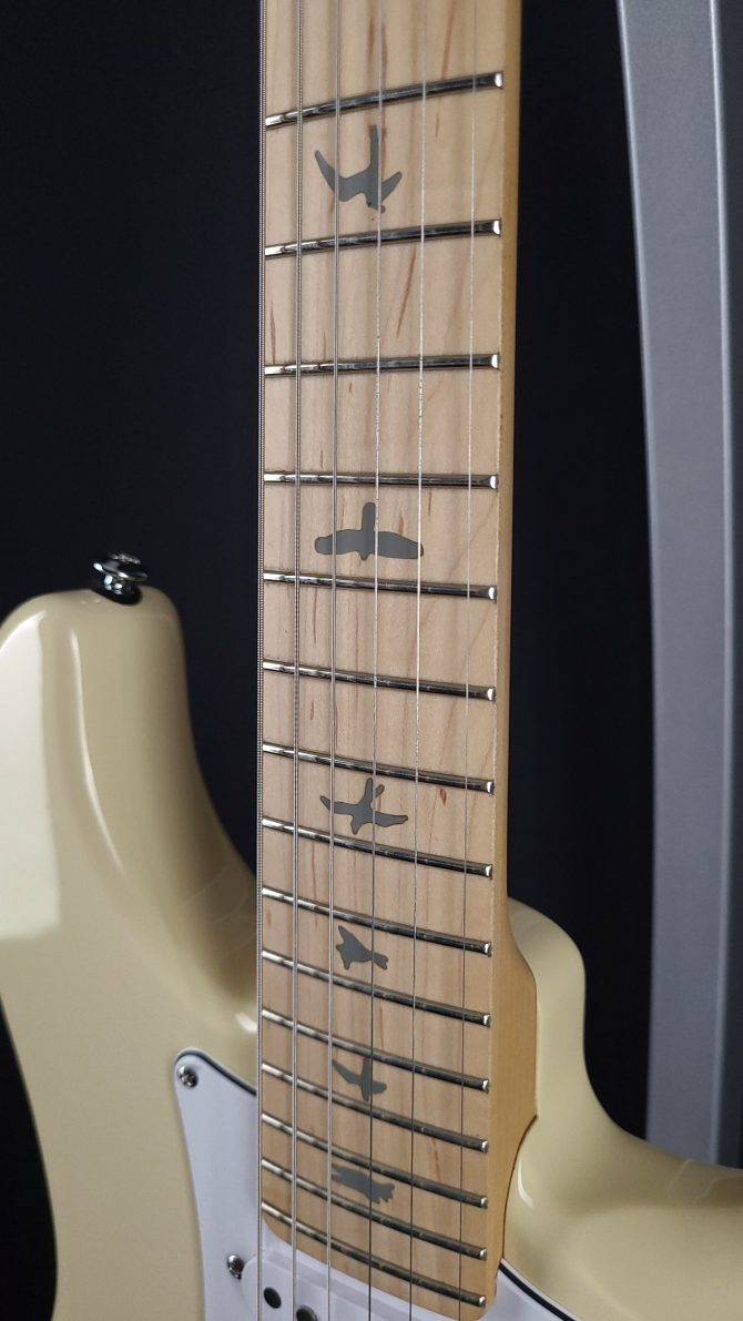 PRS SE Silver Sky Maple Moon White #900