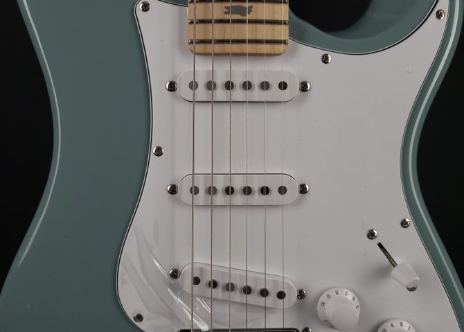 PRS SE Silver Sky Maple Stone Blue #903