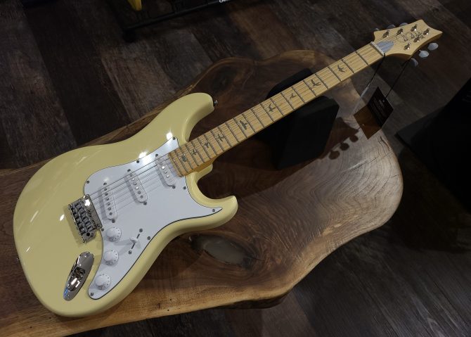 PRS SE Silver Sky Maple Moon White #900