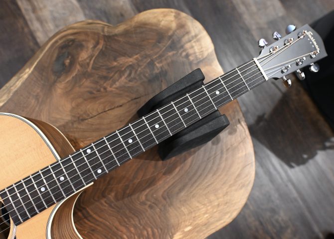 Eastman PCH2-GACE Natural Grand Auditorium #088