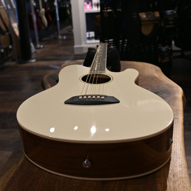Ibanez Talman Seris TCY10E-IVH Ivory High Gloss #916