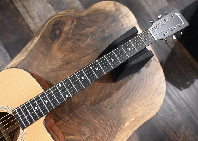 Eastman E1OMCE-DLX Deluxe Natural Orchestra Model #490